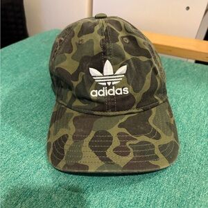 Adidas Logo strapback cap  in camo green, EUC, OSFM